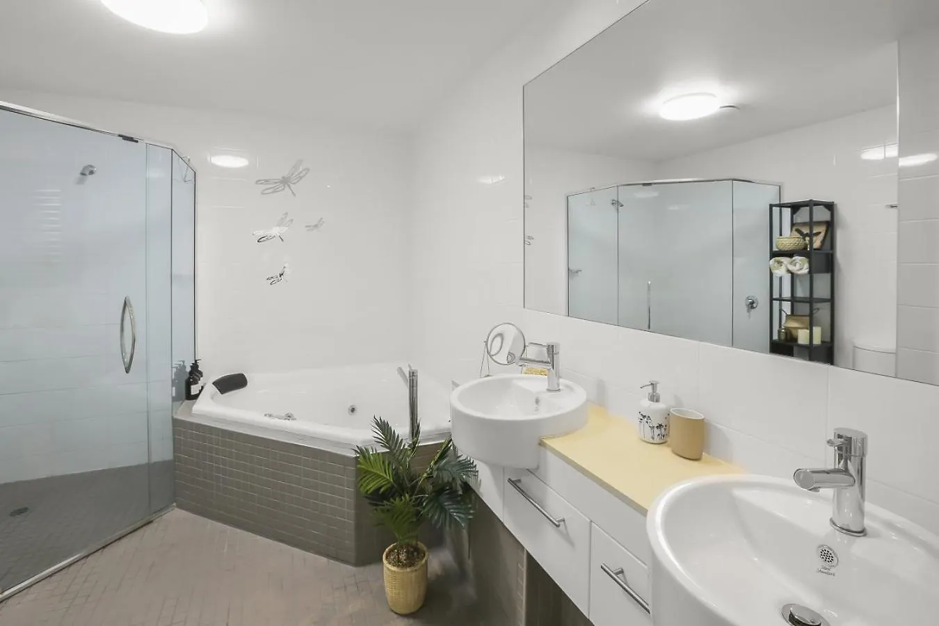 Ocean Horizons With Coral Sea Views Apartment Trinity Beach Australia