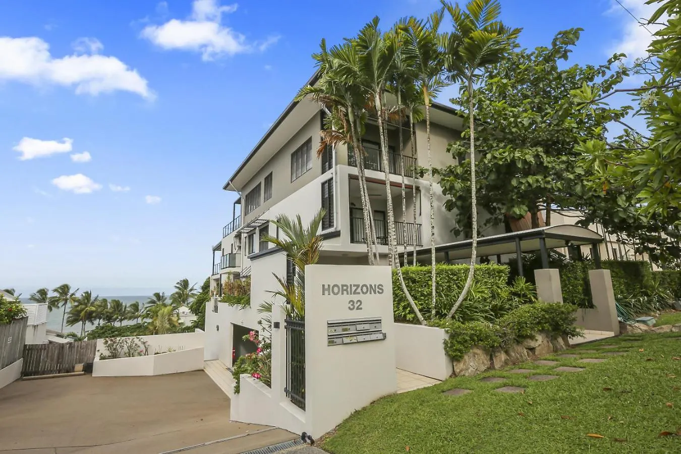 Ocean Horizons With Coral Sea Views Apartment Trinity Beach